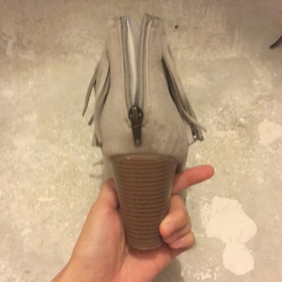 Gray Fringe Soda Heel Booties Sz 7 1/2 - Picture 4 of 8